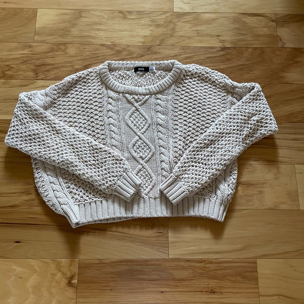 BDG Cable knit crop sweater!!